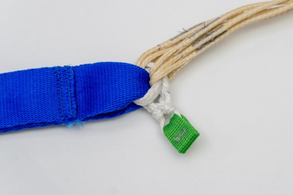 close up view of riser soft links and line attachment point