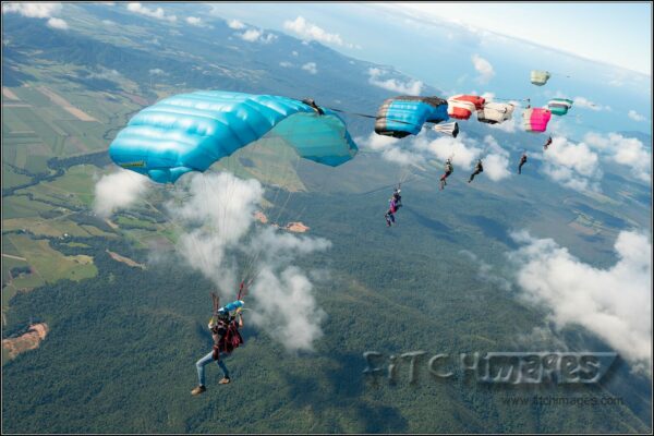 icarus canopy flying together in a line