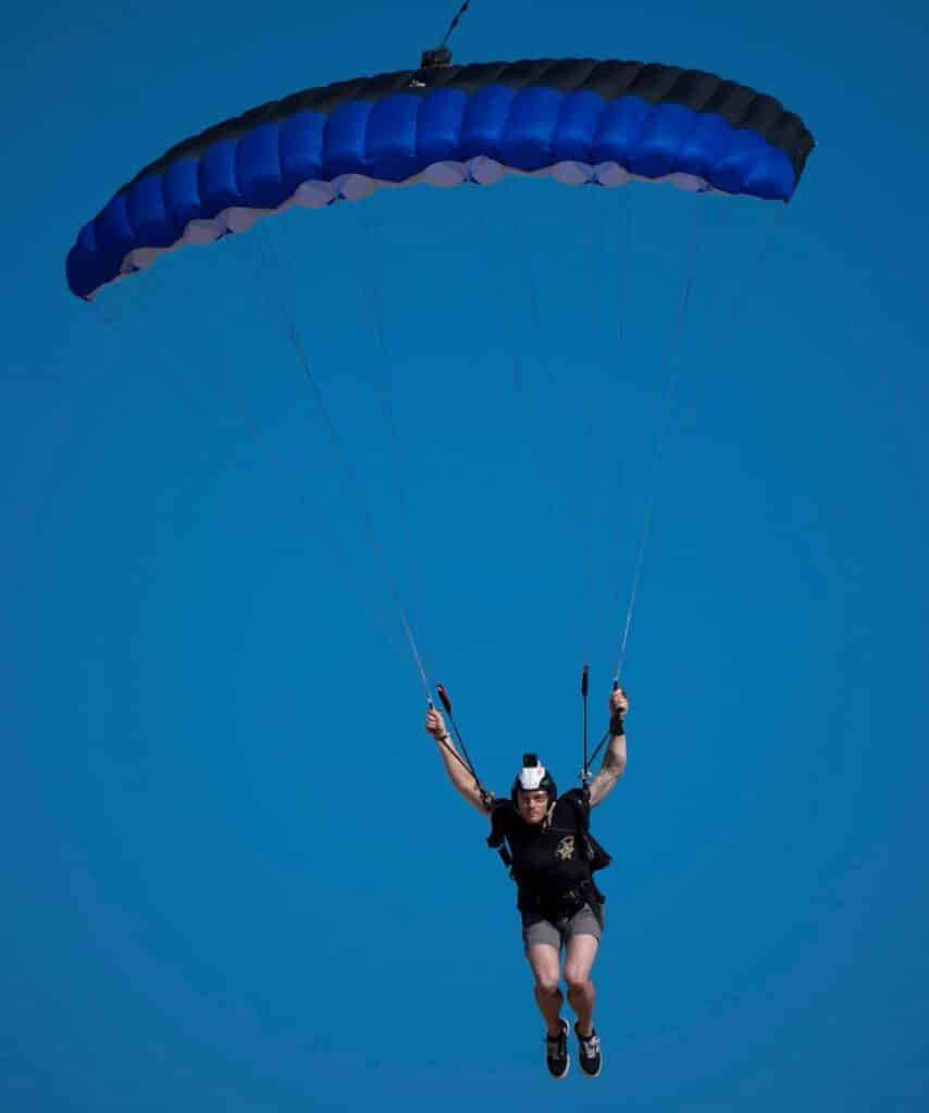 david land using rear risers on landing approach on sleia