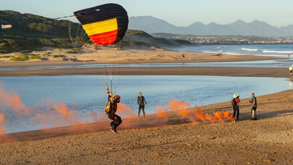 leia landing on beach with smoke